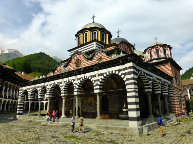 中庭の聖母教会