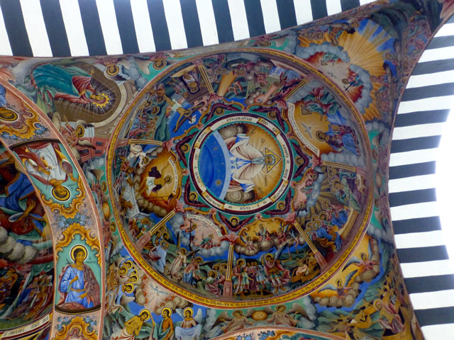 回廊の天井の宗教画